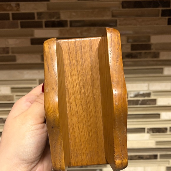 The Cooks Bazaar Vintage Oak Wood Napkin Holder with Floral Design Tile - Picture 4 of 8